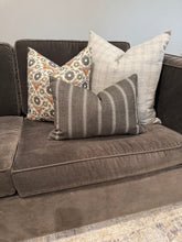 Load image into Gallery viewer, Barb Floral Pillow Cover