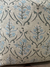Load image into Gallery viewer, Sue Floral Pillow Cover
