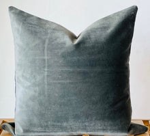 Load image into Gallery viewer, Tori Velvet Pillow Cover