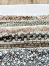 Load image into Gallery viewer, Derra Floral Pillow Cover