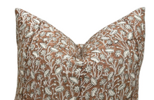 Load image into Gallery viewer, Derra Floral Pillow Cover
