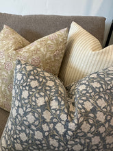 Load image into Gallery viewer, Loma Floral Pillow Cover