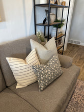 Load image into Gallery viewer, Loma Floral Pillow Cover