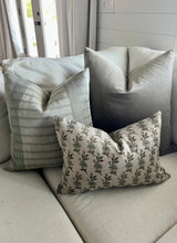 Load image into Gallery viewer, Green Texture Stripe Pillow Cover
