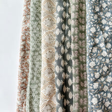 Load image into Gallery viewer, Evelyn Floral Pillow Cover

