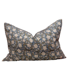 Load image into Gallery viewer, Hayden Floral Pillow Cover
