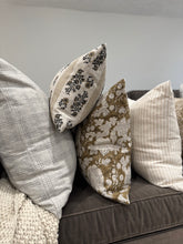 Load image into Gallery viewer, Sue Plaid Pillow Cover
