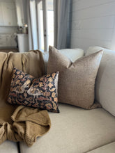 Load image into Gallery viewer, Darrell Pillow Cover
