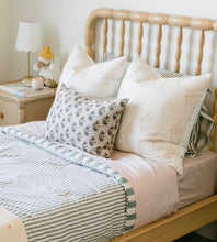 Load image into Gallery viewer, Nicole Pillow Cover
