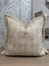 Load image into Gallery viewer, Afton Floral Pillow Cover
