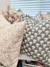 Load image into Gallery viewer, Evelyn Floral Pillow Cover
