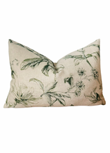 Load image into Gallery viewer, Savvy Floral Pillow Cover
