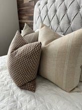 Load image into Gallery viewer, Fiona Pillow Cover
