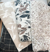 Load image into Gallery viewer, Kim Floral Pillow Cover
