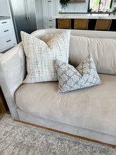 Load image into Gallery viewer, Callee Pillow Cover
