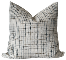 Load image into Gallery viewer, Callee Pillow Cover
