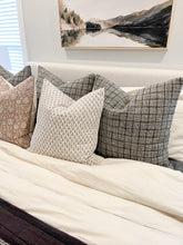 Load image into Gallery viewer, Leesh Pillow Cover
