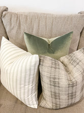 Load image into Gallery viewer, Green Vines Pillow Cover
