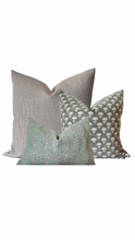 Load image into Gallery viewer, Evelyn Floral Pillow Cover
