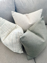 Load image into Gallery viewer, Tan Houndstooth Pillow Cover

